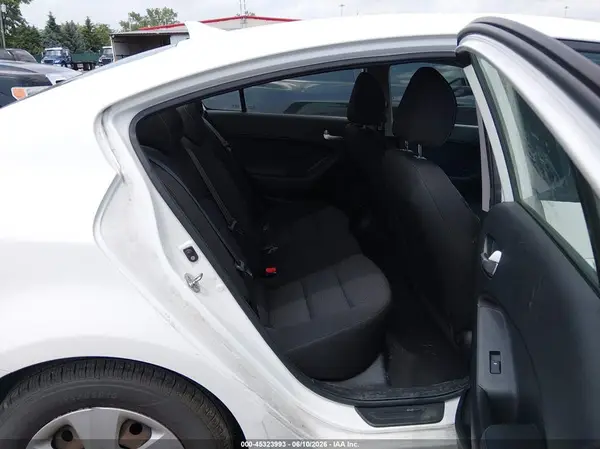 3KPFK4A71HE048522 2017 KIA FORTE - Image 8