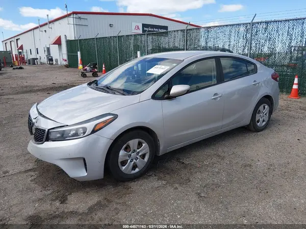 3KPFK4A71HE049248 2017 KIA FORTE - Image 2