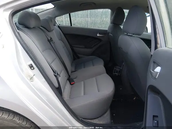 3KPFK4A71HE049248 2017 KIA FORTE - Image 8