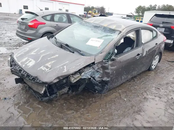 3KPFK4A71HE049539 2017 KIA FORTE - Image 2