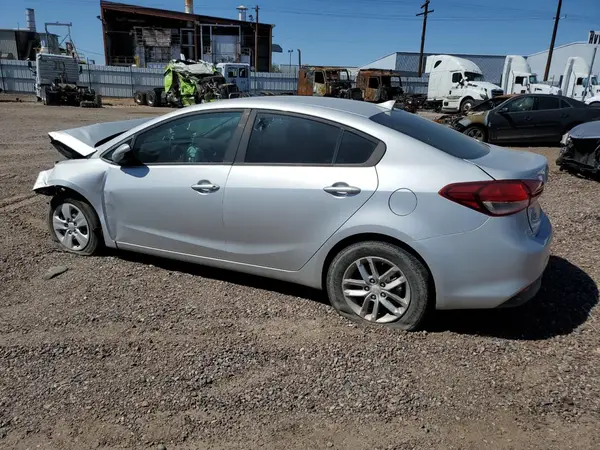 3KPFK4A71HE049993 2017 KIA FORTE - Image 2
