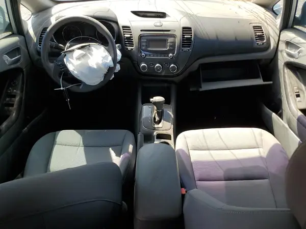3KPFK4A71HE049993 2017 KIA FORTE - Image 8