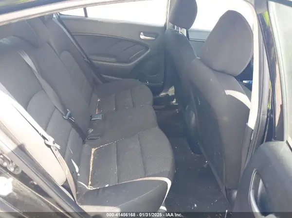 3KPFK4A71HE050075 2017 KIA FORTE - Image 8