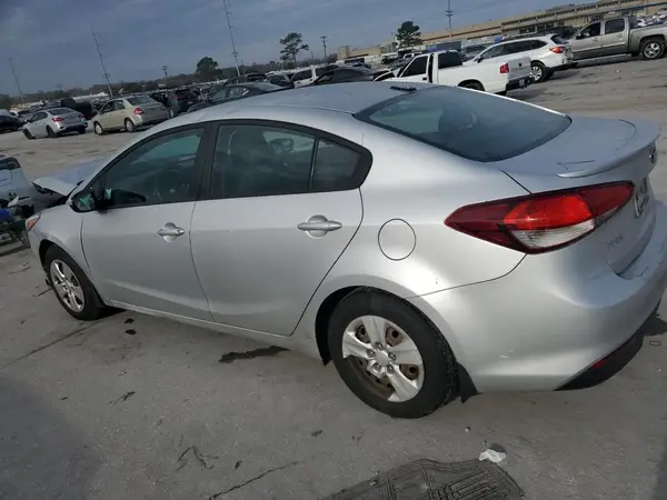 3KPFK4A71HE050111 2017 KIA FORTE - Image 2