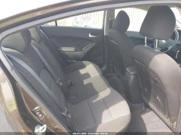 3KPFK4A71HE050187 2017 KIA FORTE - Image 8