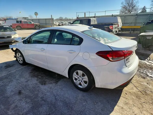 3KPFK4A71HE050318 2017 KIA FORTE - Image 2