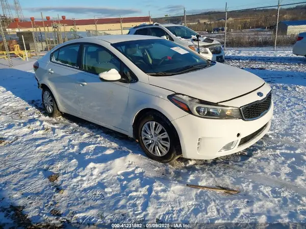 3KPFK4A71HE050531 2017 KIA FORTE - Image 1