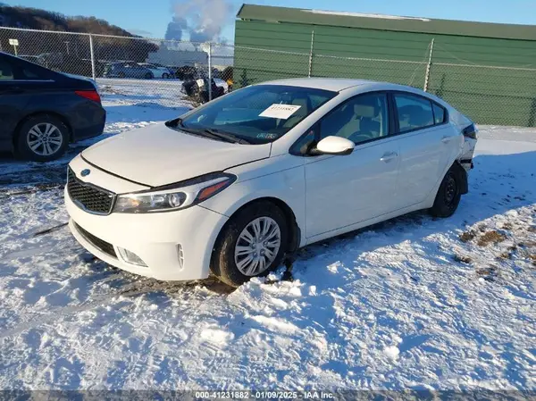 3KPFK4A71HE050531 2017 KIA FORTE - Image 2