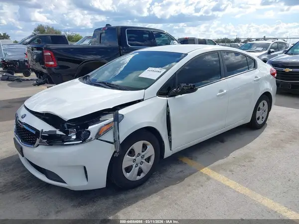 3KPFK4A71HE051808 2017 KIA FORTE - Image 2