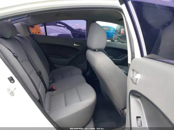 3KPFK4A71HE051808 2017 KIA FORTE - Image 8