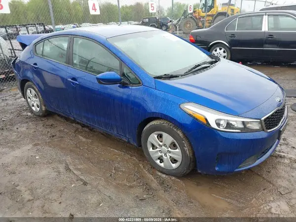 3KPFK4A71HE052215 2017 KIA FORTE - Image 1