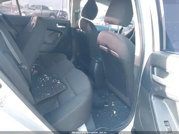 3KPFK4A71HE054966 2017 KIA FORTE - Image 8