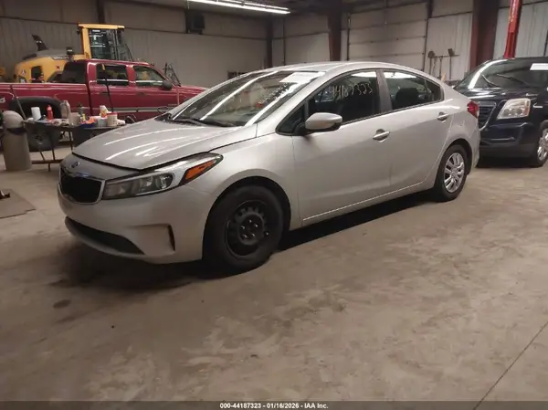 3KPFK4A71HE055471 2017 KIA FORTE - Image 2