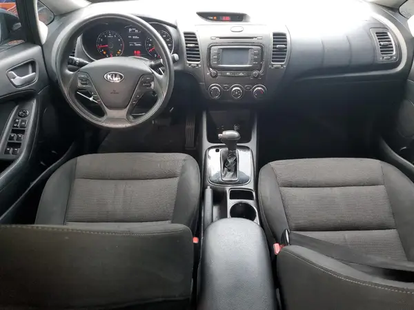 3KPFK4A71HE055910 2017 KIA FORTE - Image 8