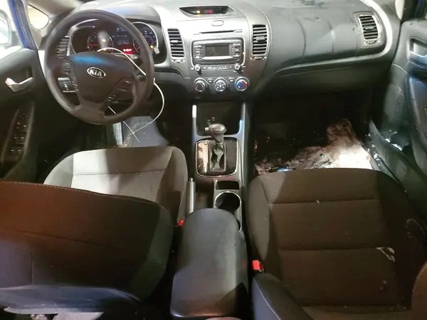 3KPFK4A71HE056166 2017 KIA FORTE - Image 8