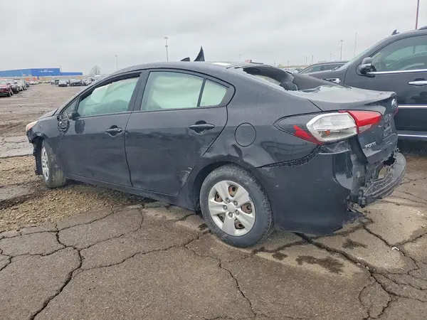 3KPFK4A71HE058158 2017 KIA FORTE - Image 2