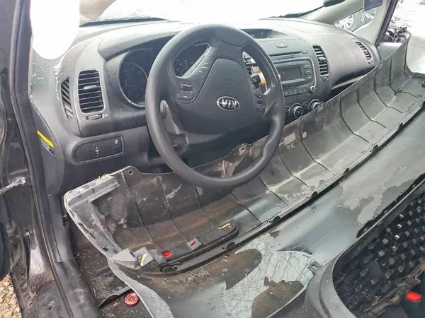 3KPFK4A71HE058158 2017 KIA FORTE - Image 8
