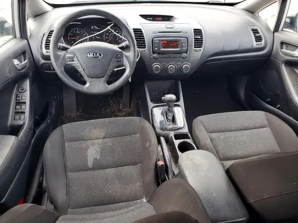 3KPFK4A71HE058547 2017 KIA FORTE - Image 8