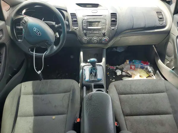 3KPFK4A71HE058807 2017 KIA FORTE - Image 8