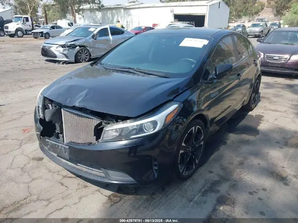3KPFK4A71HE059990 2017 KIA FORTE - Image 2