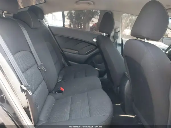 3KPFK4A71HE059990 2017 KIA FORTE - Image 8