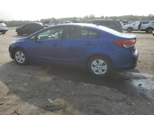 3KPFK4A71HE060296 2017 KIA FORTE - Image 2