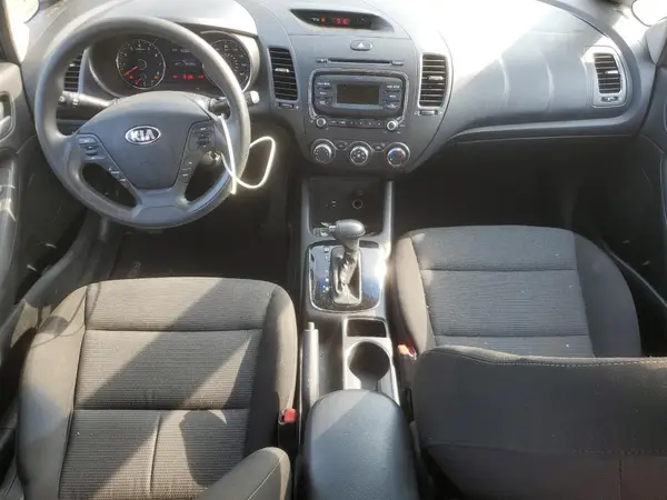 3KPFK4A71HE060296 2017 KIA FORTE - Image 8