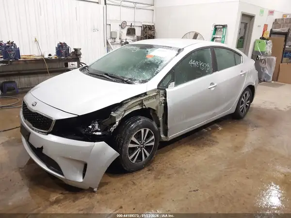 3KPFK4A71HE060542 2017 KIA FORTE - Image 2