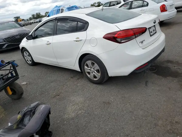 3KPFK4A71HE061805 2017 KIA FORTE - Image 2