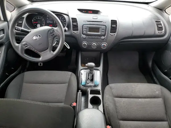 3KPFK4A71HE061805 2017 KIA FORTE - Image 8