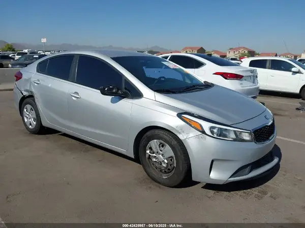 3KPFK4A71HE064591 2017 KIA FORTE - Image 1