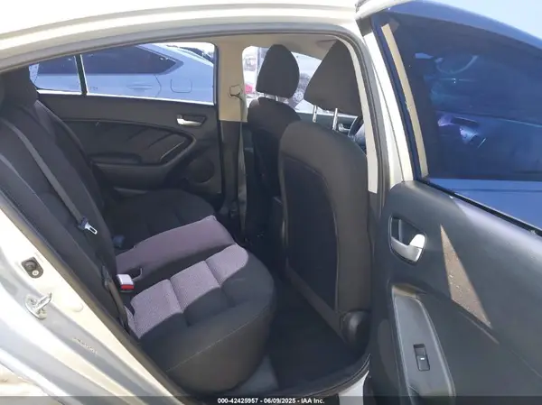 3KPFK4A71HE064591 2017 KIA FORTE - Image 8