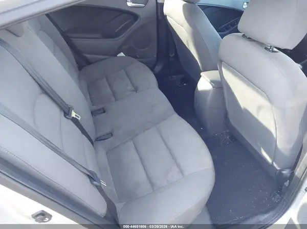 3KPFK4A71HE064929 2017 KIA FORTE - Image 8