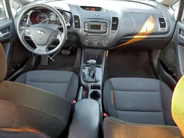 3KPFK4A71HE065840 2017 KIA FORTE - Image 8