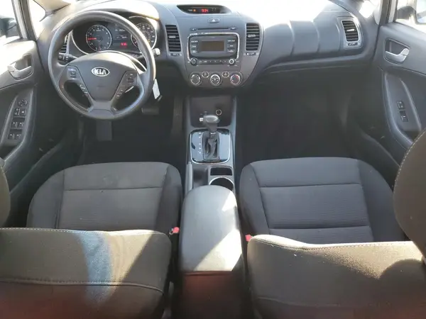3KPFK4A71HE066020 2017 KIA FORTE - Image 8