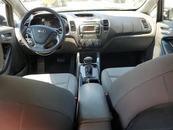 3KPFK4A71HE066146 2017 KIA FORTE - Image 8