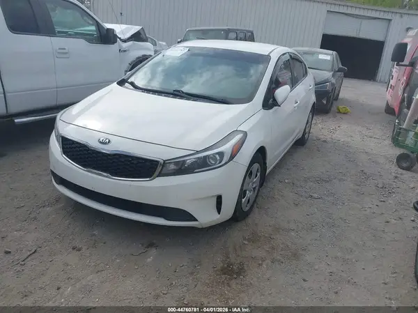 3KPFK4A71HE066261 2017 KIA FORTE - Image 2