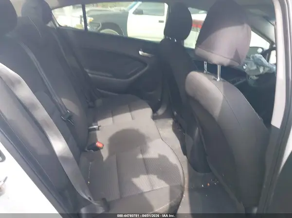 3KPFK4A71HE066261 2017 KIA FORTE - Image 8