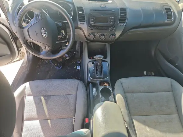 3KPFK4A71HE067426 2017 KIA FORTE - Image 8
