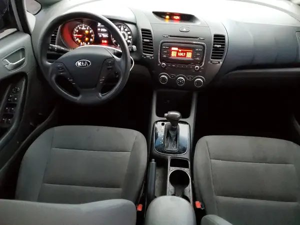3KPFK4A71HE067698 2017 KIA FORTE - Image 8