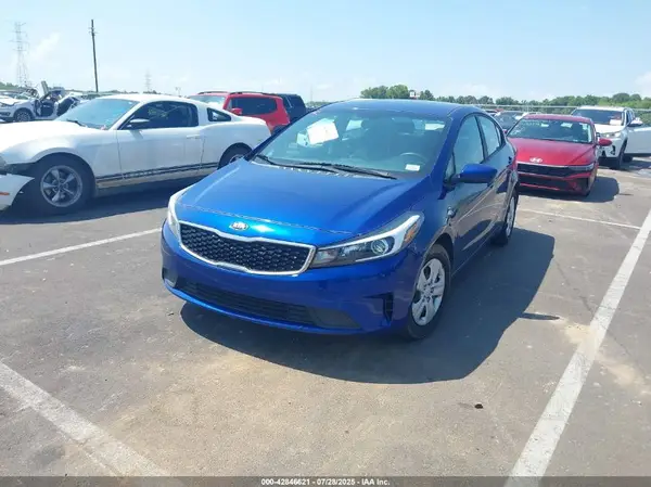3KPFK4A71HE068396 2017 KIA FORTE - Image 2