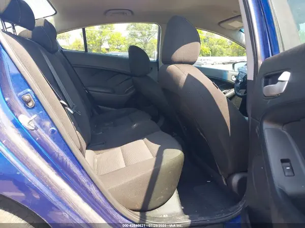 3KPFK4A71HE068396 2017 KIA FORTE - Image 8