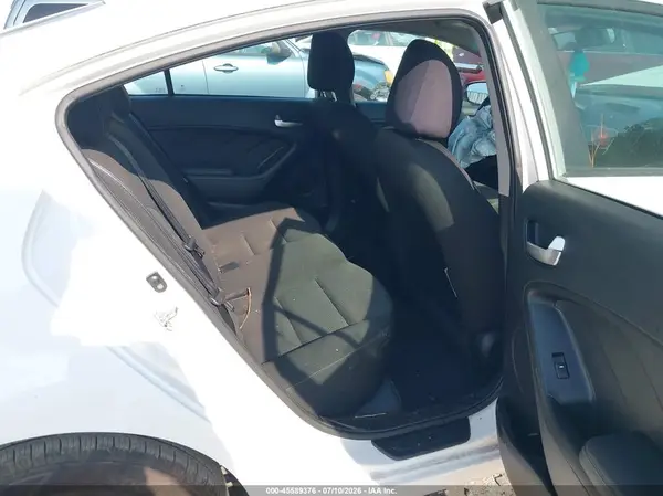 3KPFK4A71HE069242 2017 KIA FORTE - Image 8