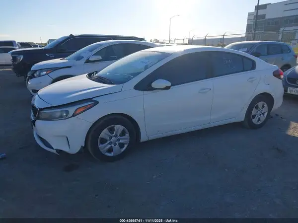 3KPFK4A71HE069760 2017 KIA FORTE - Image 2