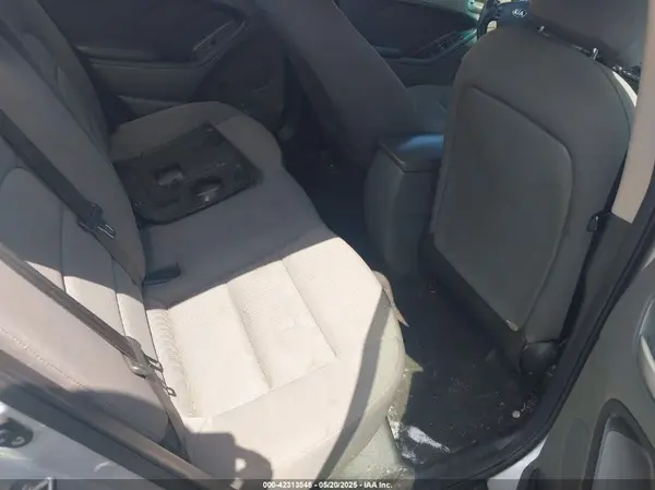 3KPFK4A71HE071489 2017 KIA FORTE - Image 8