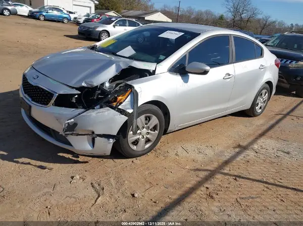 3KPFK4A71HE072321 2017 KIA FORTE - Image 2