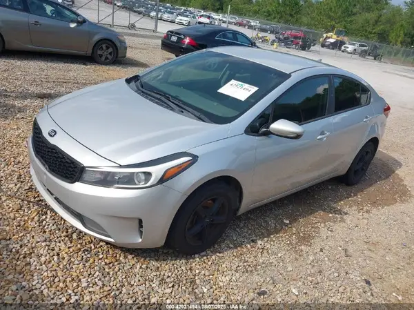 3KPFK4A71HE073100 2017 KIA FORTE - Image 2