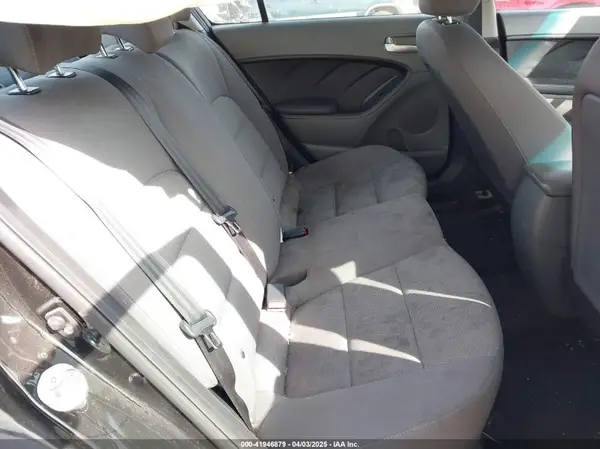 3KPFK4A71HE073453 2017 KIA FORTE - Image 8