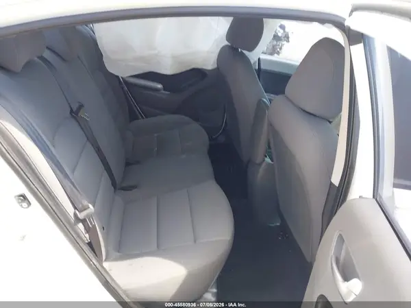 3KPFK4A71HE073565 2017 KIA FORTE - Image 8