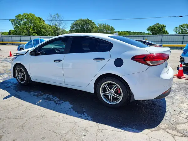 3KPFK4A71HE074490 2017 KIA FORTE - Image 2